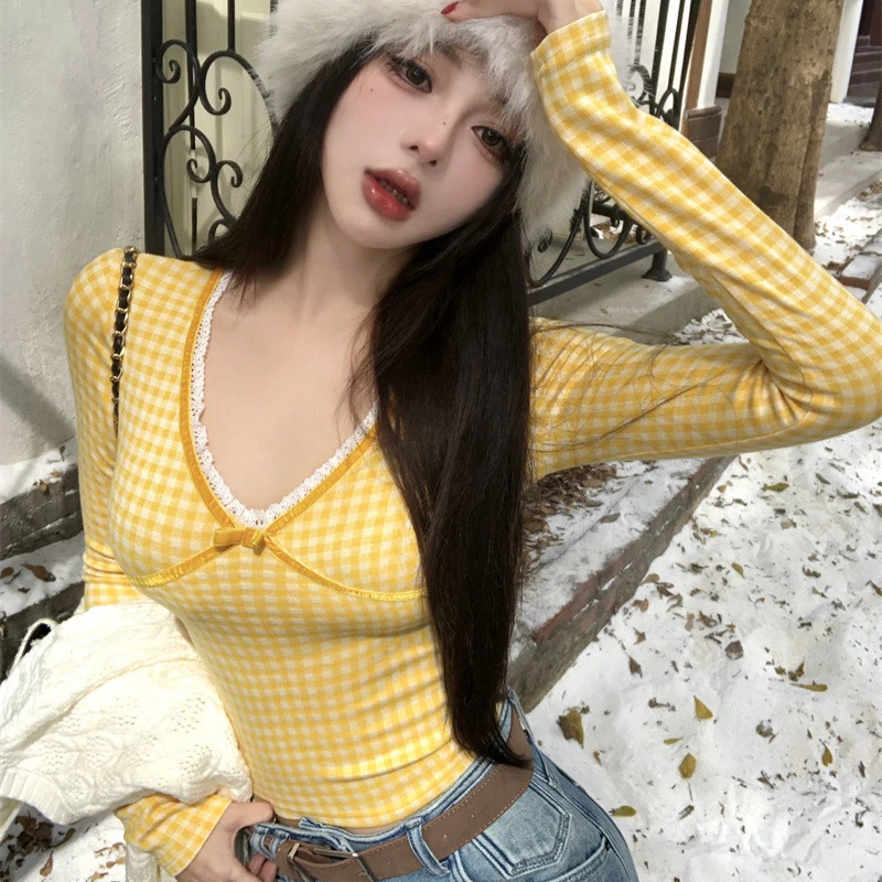 秋冬新款韩系甜辣风显瘦黄色格纹V领长袖T恤女内搭蕾丝短款打底