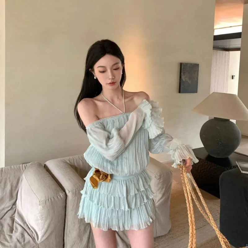 2025夏季新款清新甜美精致气质挂脖一字肩连衣裙百搭休闲小众短裙