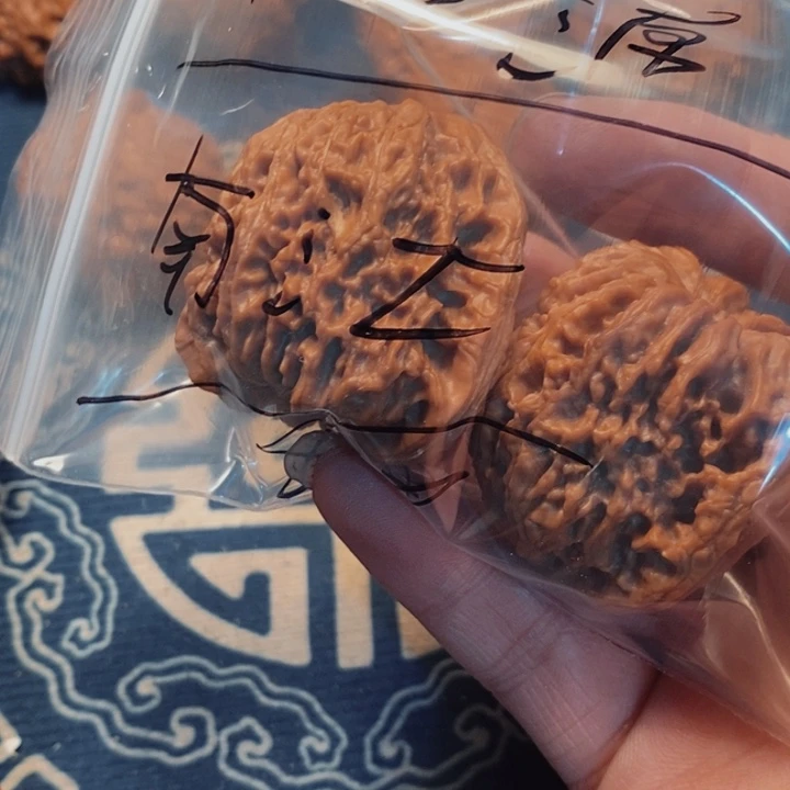 木***源把件桃核南疆南疆石