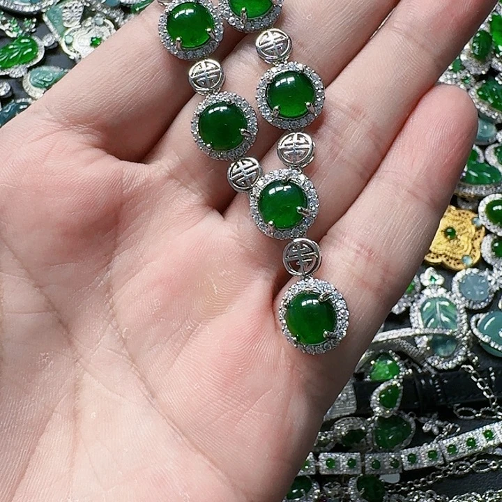 翡翠颈饰未镶嵌天然A货翡翠放漏