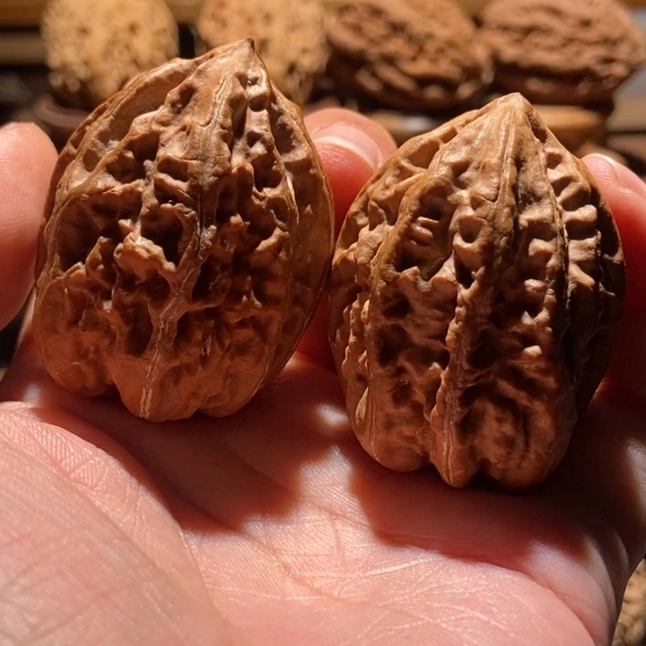 文玩核桃吊坠楸玥核78