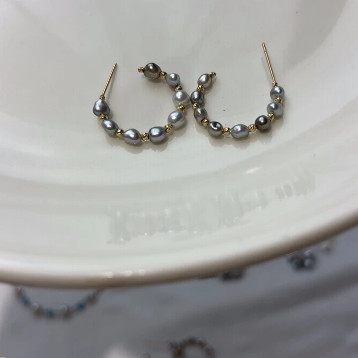 18K金镶嵌海水珍珠耳饰