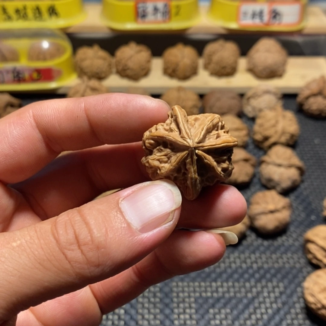 地***干文玩核桃吊坠异形