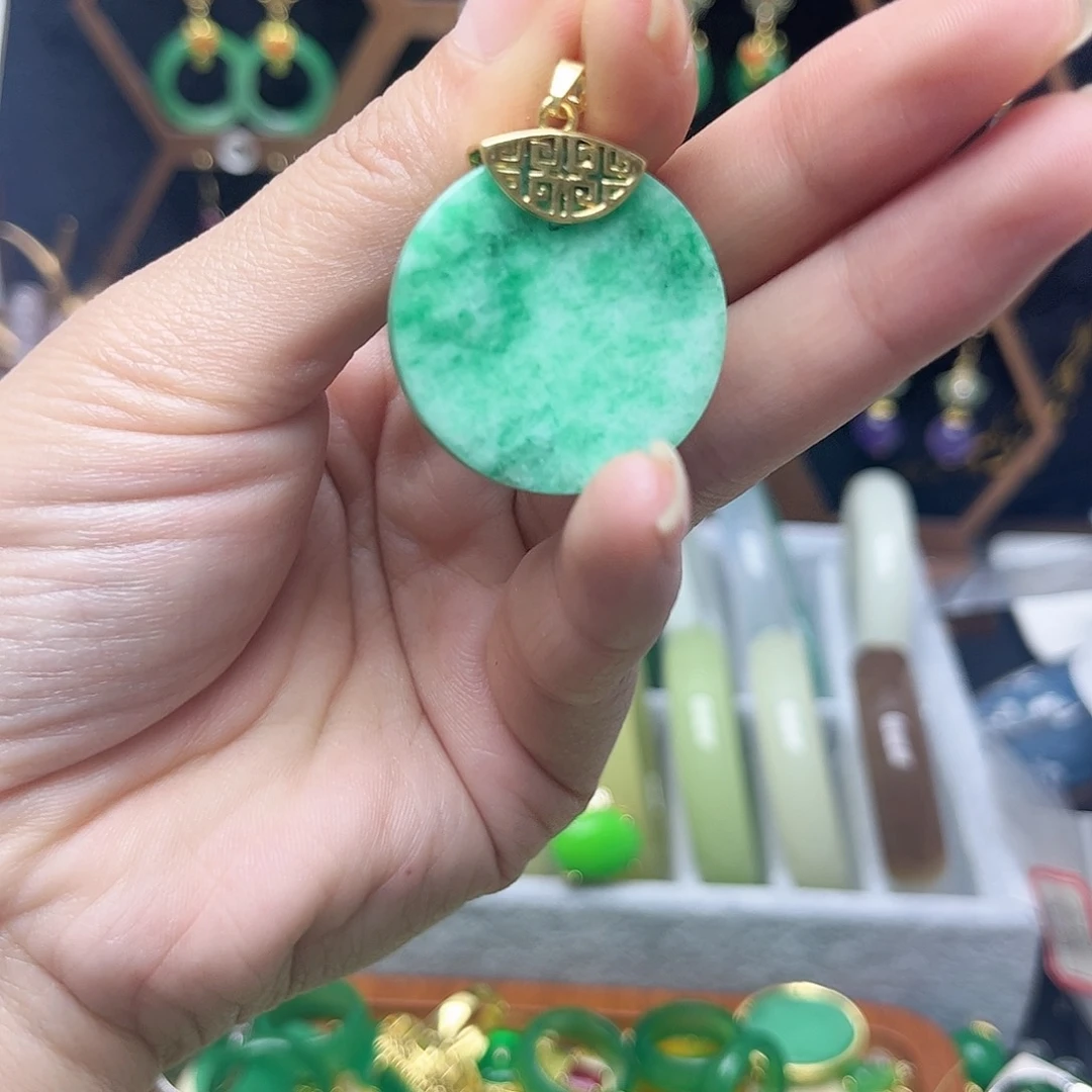 翡翠未镶嵌耳饰我