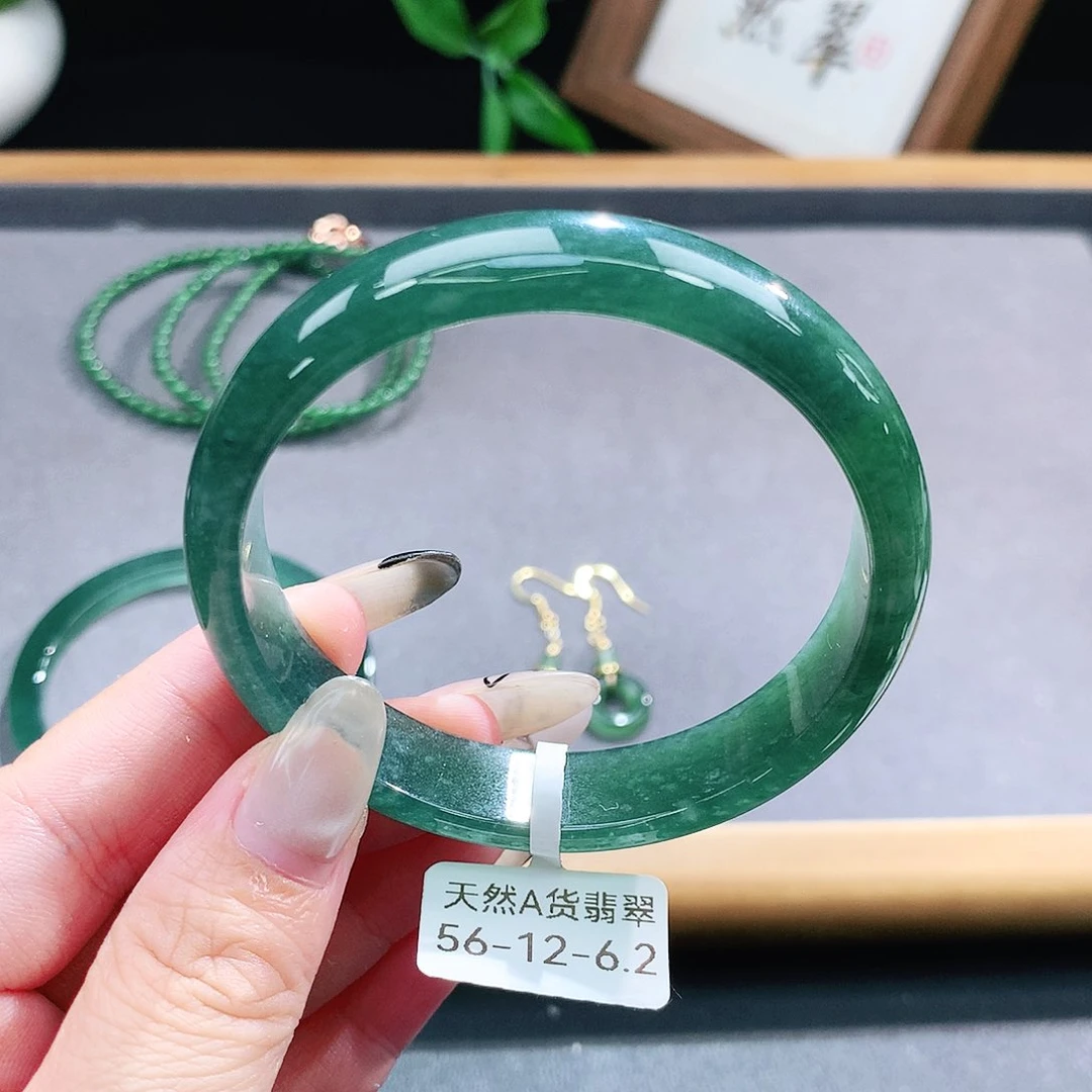 翡翠手镯（圆镯）未镶嵌