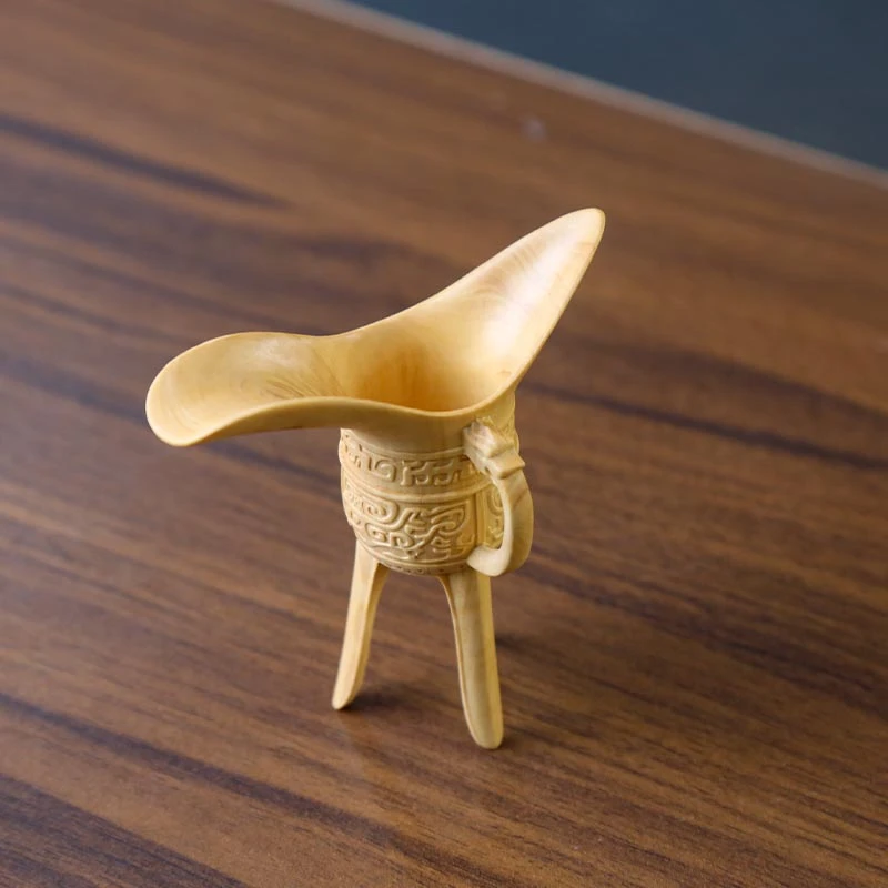 QQ周广胜三足酒樽黄杨摆件