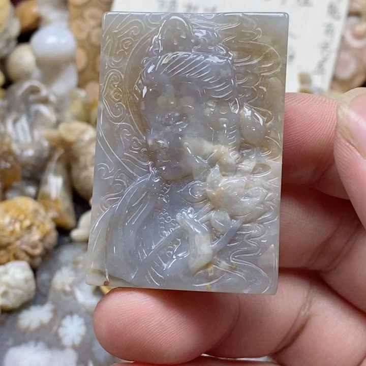 颈饰未镶嵌硅化珊瑚（珊瑚玉）