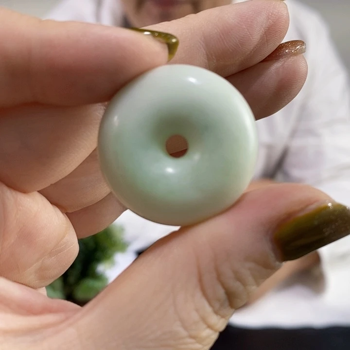 未镶嵌颈饰蓝田玉（蛇纹石化大理石玉）