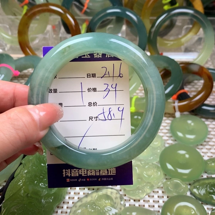 蛇纹石玉手镯58圈口微瑕未镶嵌