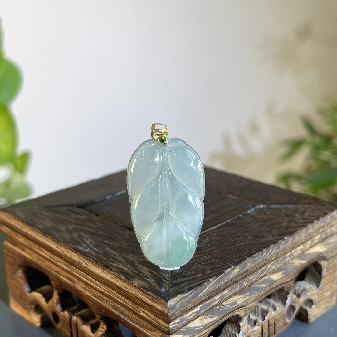 JXW10-010   天然缅甸A货翡翠   18K扣金枝玉叶