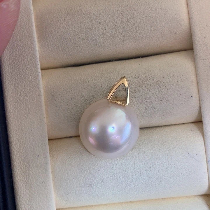 18K金镶嵌颈饰拼合珍珠（马贝珠）