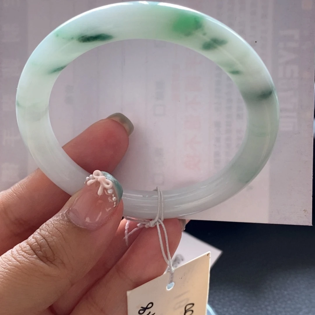 翡翠手镯未镶嵌圆条