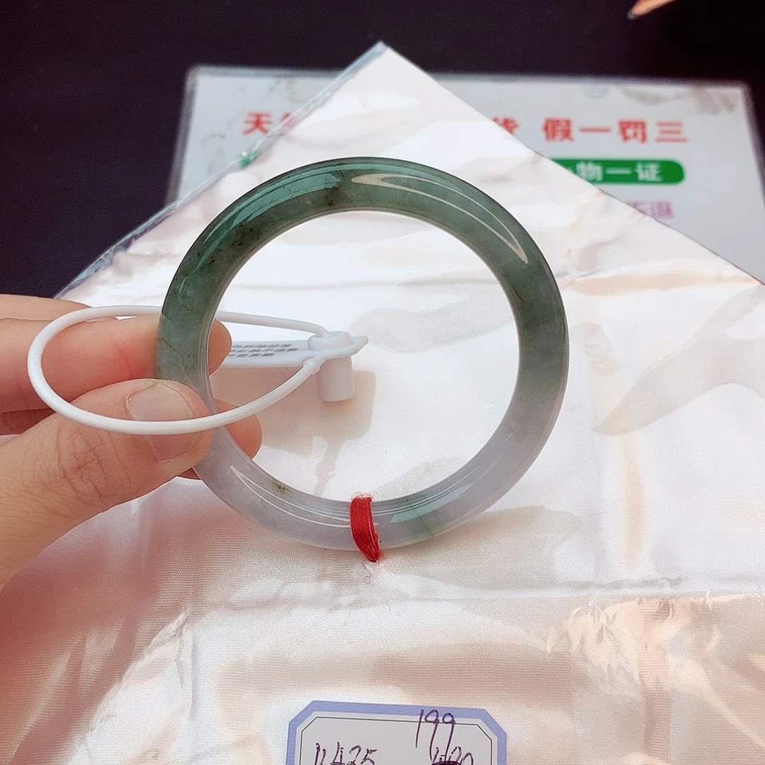 翡翠手镯未镶嵌翡翠手镯