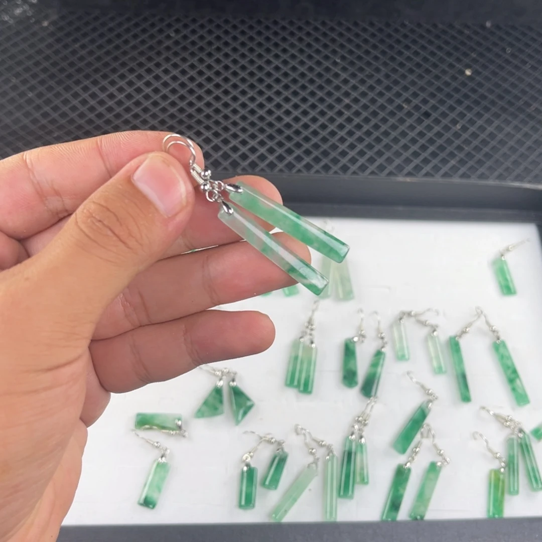 石英质玉（非洲翠）未镶嵌摆件