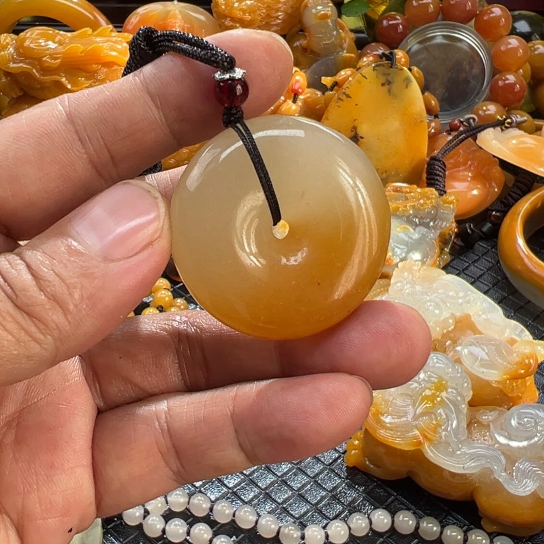 石英质玉未镶嵌颈饰