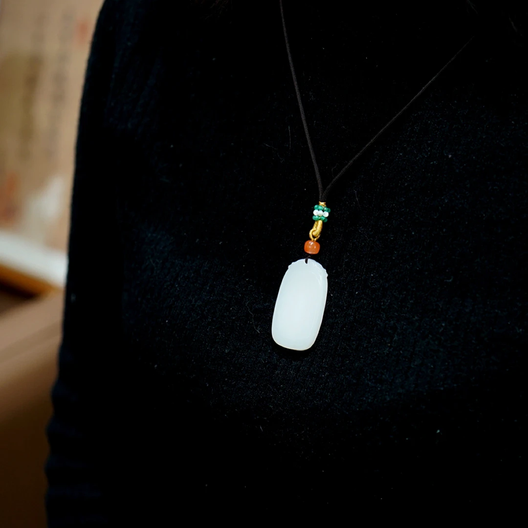 天然和田白玉无事牌吊坠