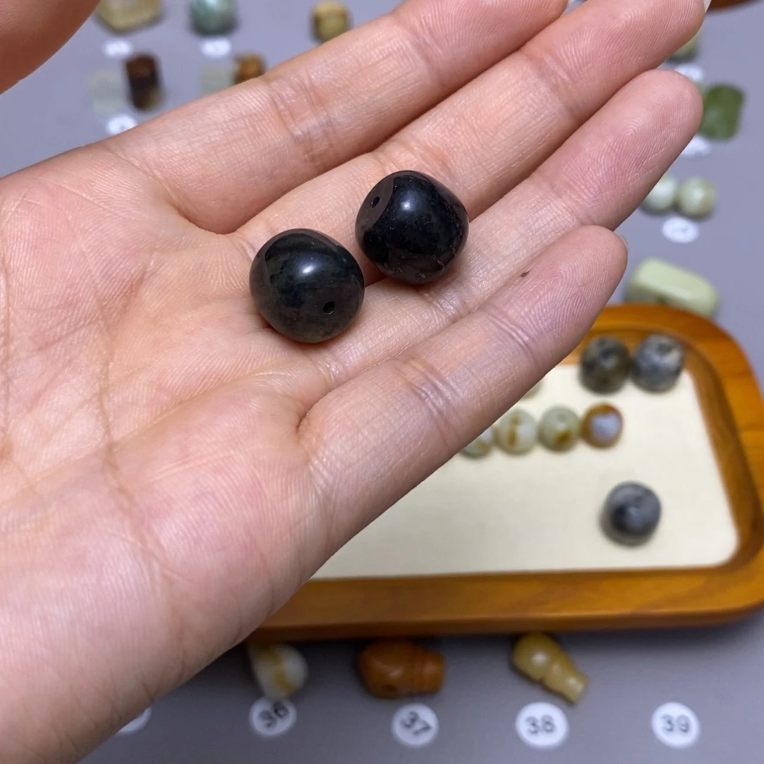 蛇纹石玉配饰合金青**棉