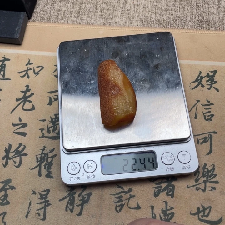 荷***粥定制琥珀未镶嵌蜜蜡