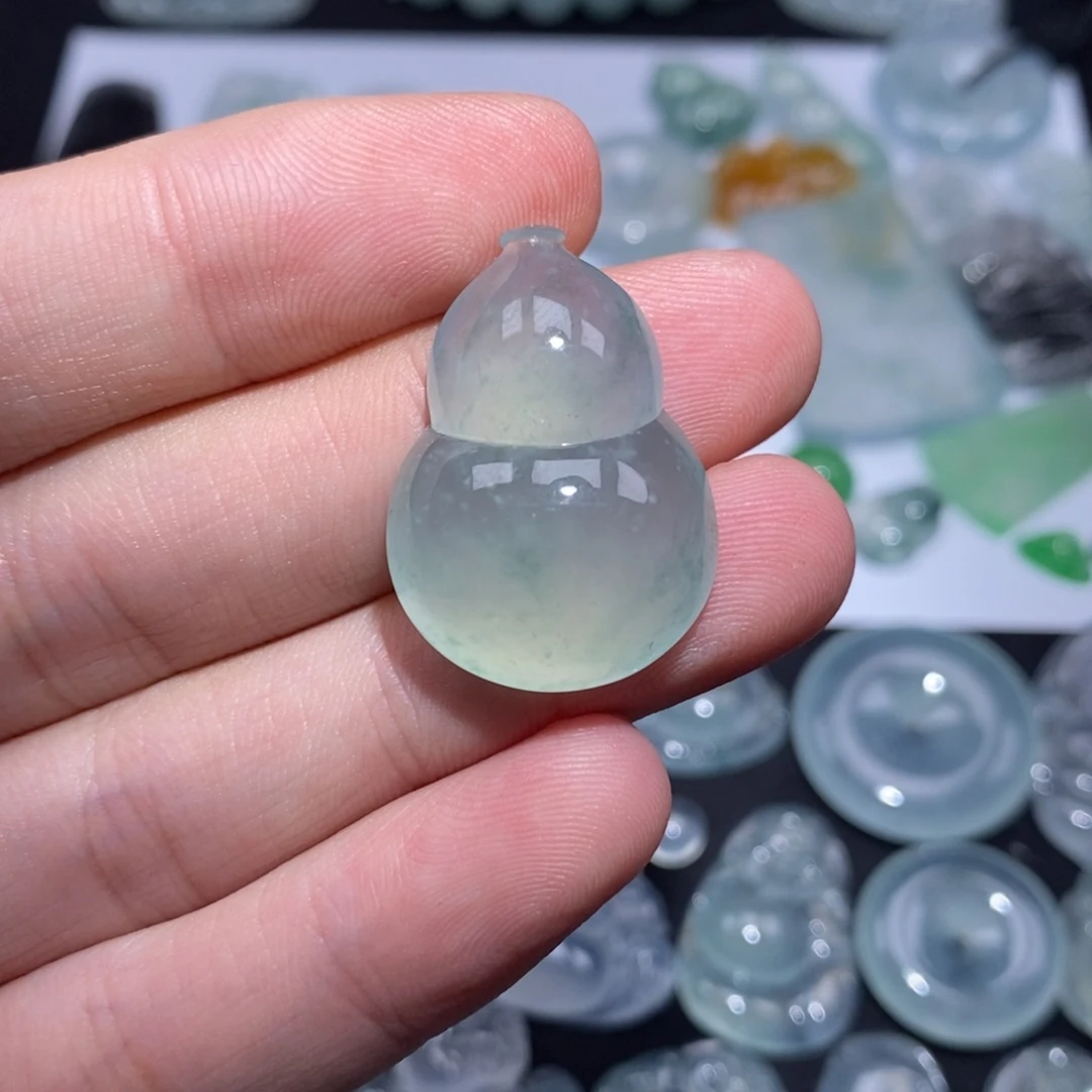 翡翠未镶嵌颈饰大葫芦