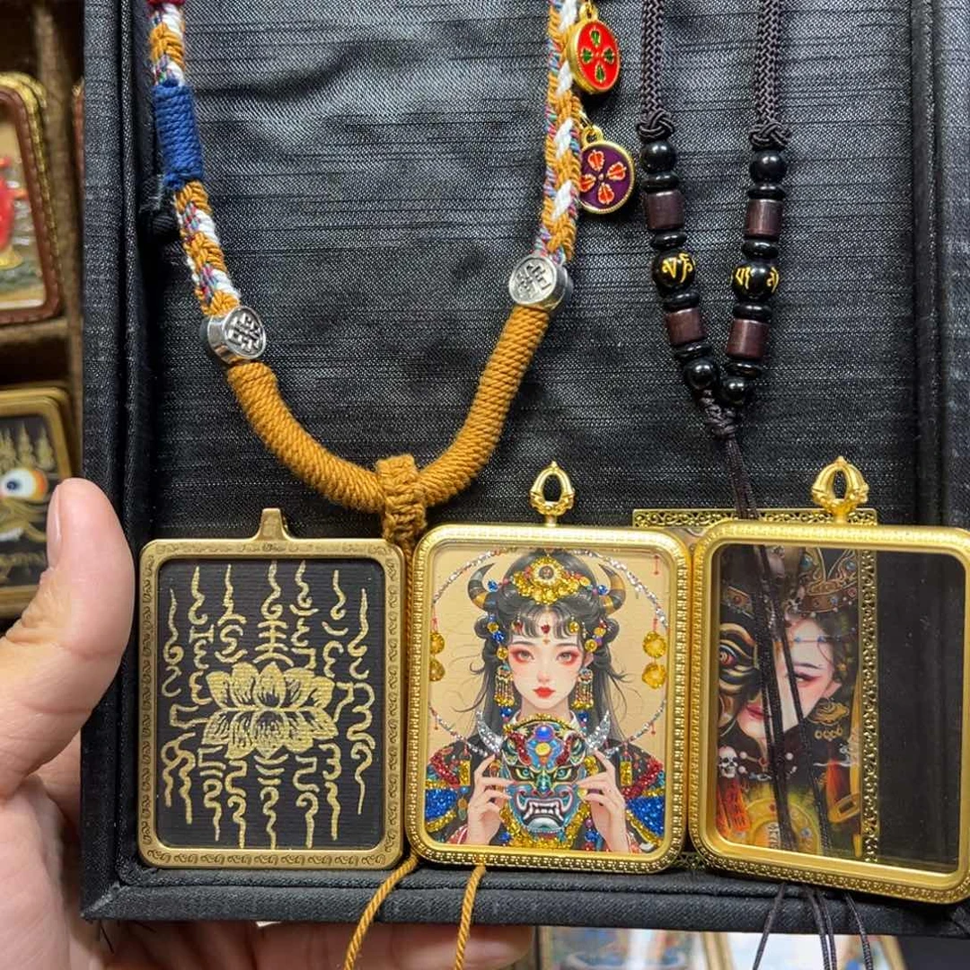 吊坠吃****蛹美丽的小镇和美丽的