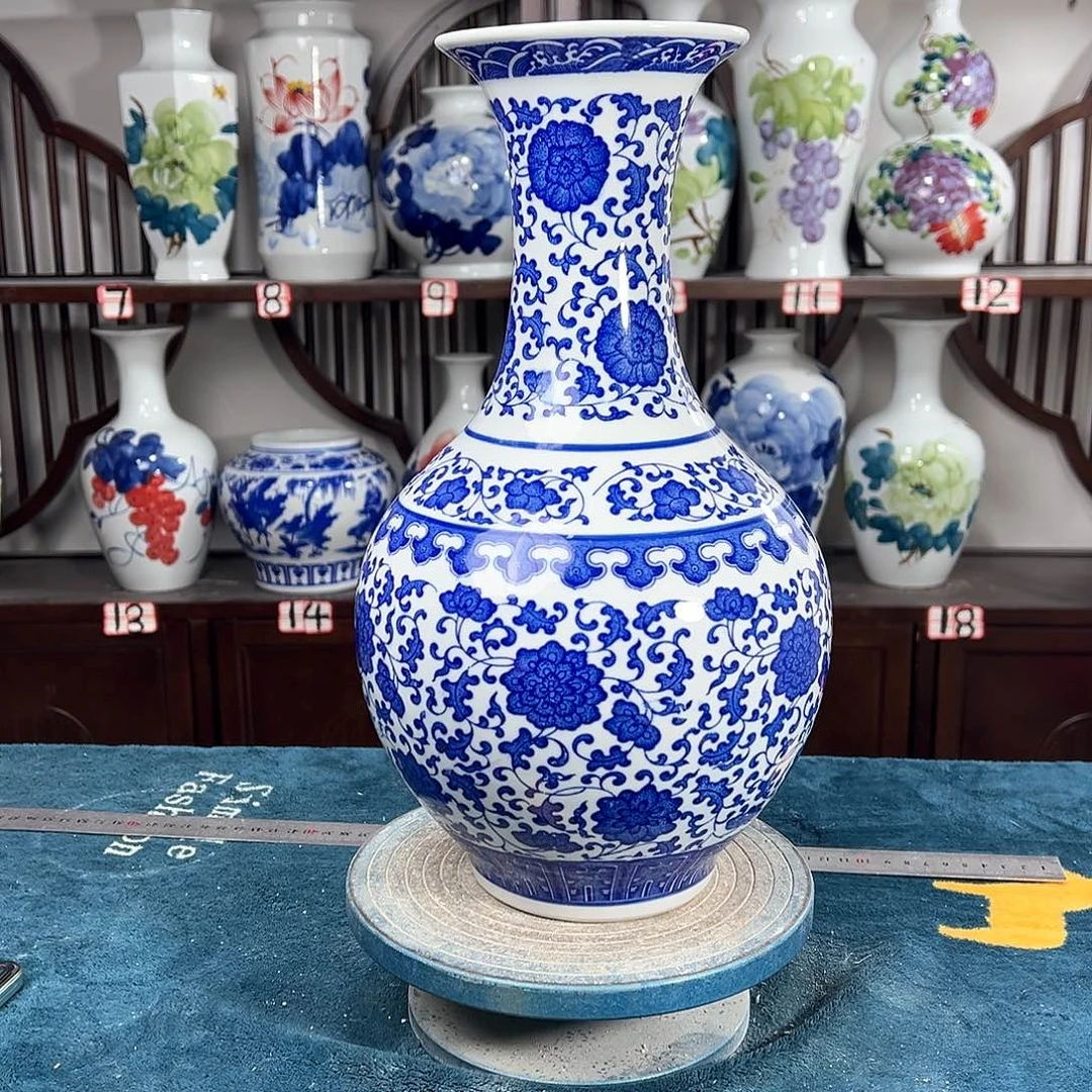 摆件景德镇陶瓷缠枝