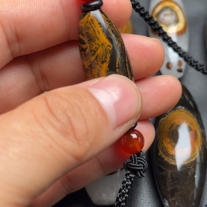 爺***石英质玉未镶嵌颈饰