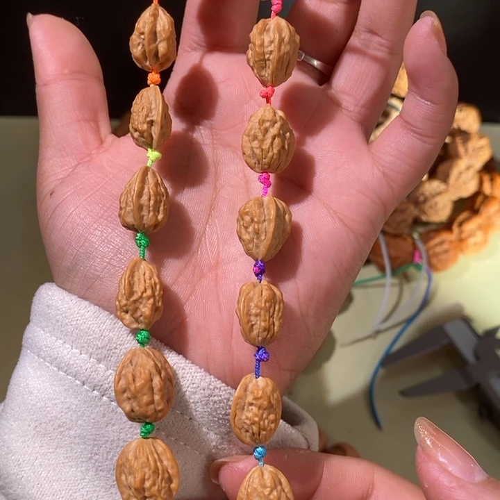 文玩核桃手串……23