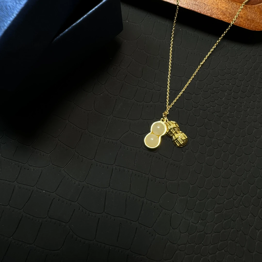 天然和田玉晴水花生吊坠约16*7*7 轻奢气质镶嵌s925银