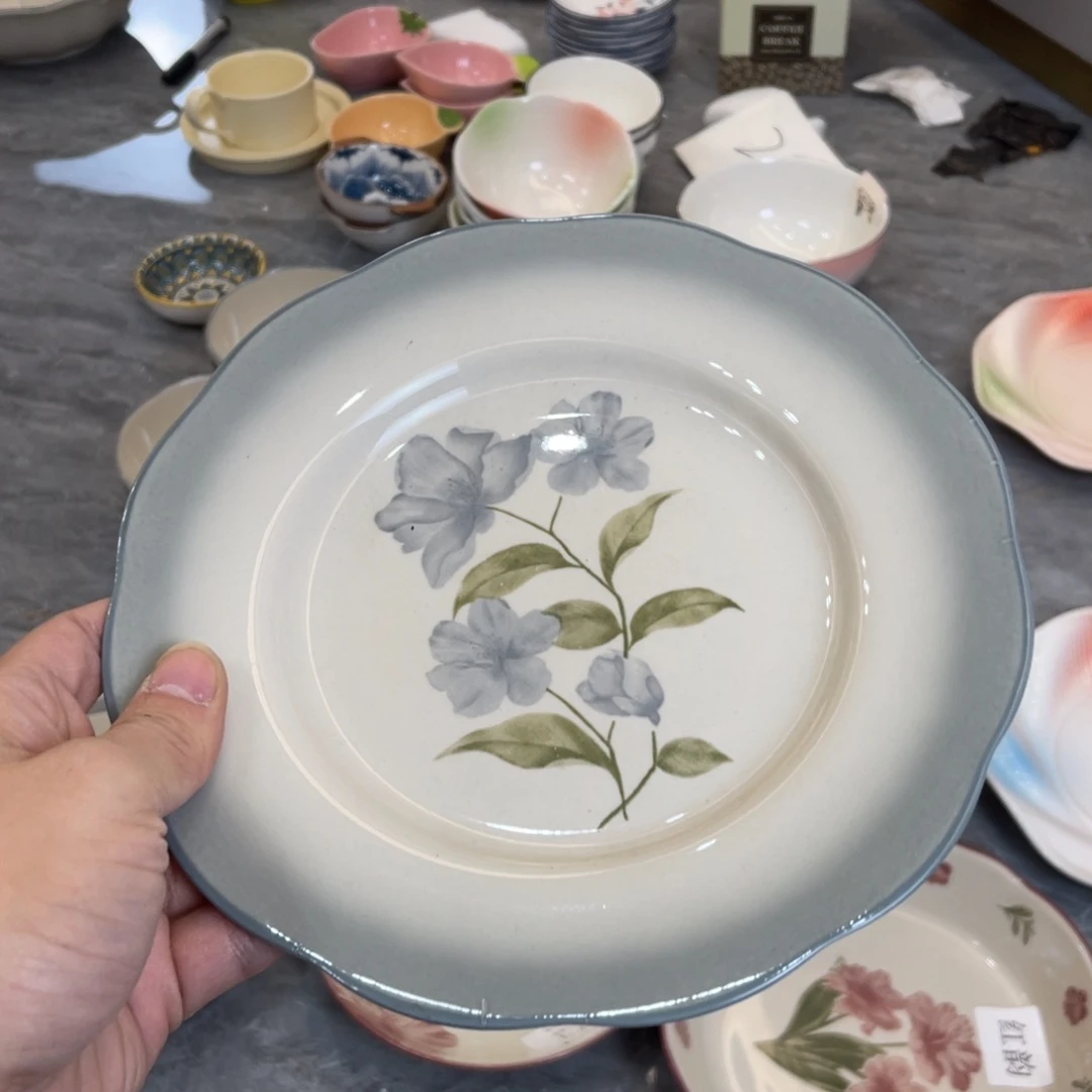 陶瓷微瑕餐具介意勿拍，满18飞！