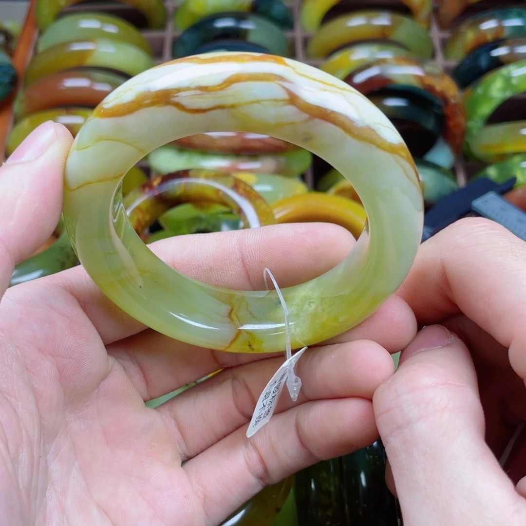 蛇纹石玉未镶嵌手镯