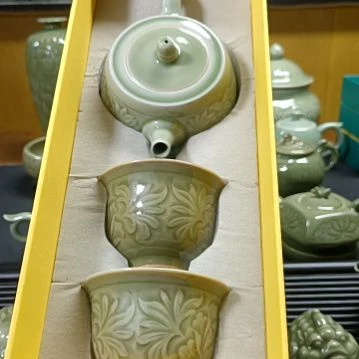 耀州窑青瓷莲花汉锋壶微微瑕1件