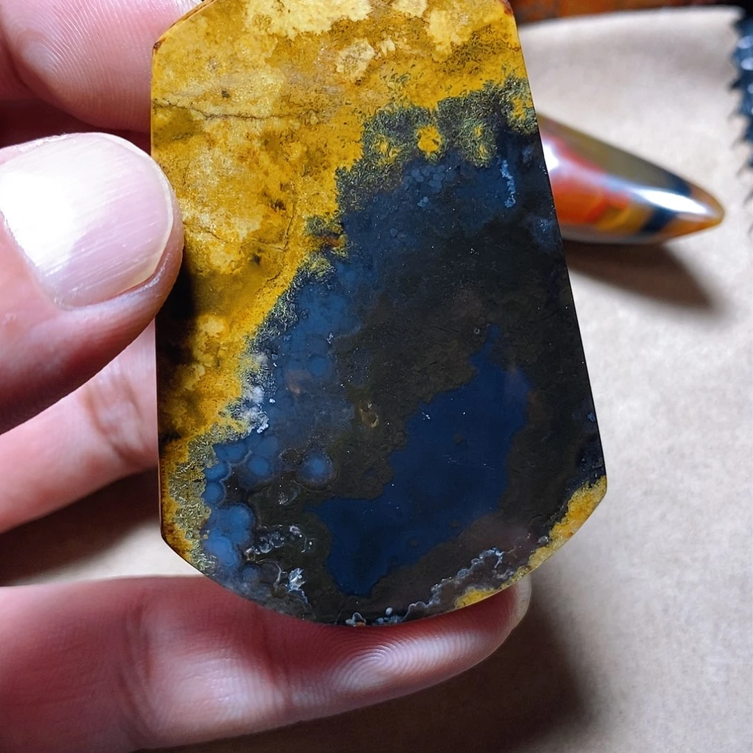 玛瑙/玉髓颈饰未镶嵌踏**梅