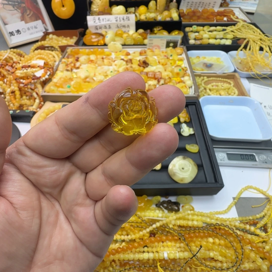圣***星琥珀未镶嵌裸石爱你呦