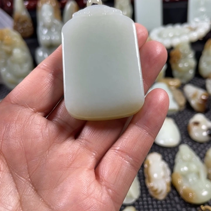 小***小和田玉未镶嵌颈饰