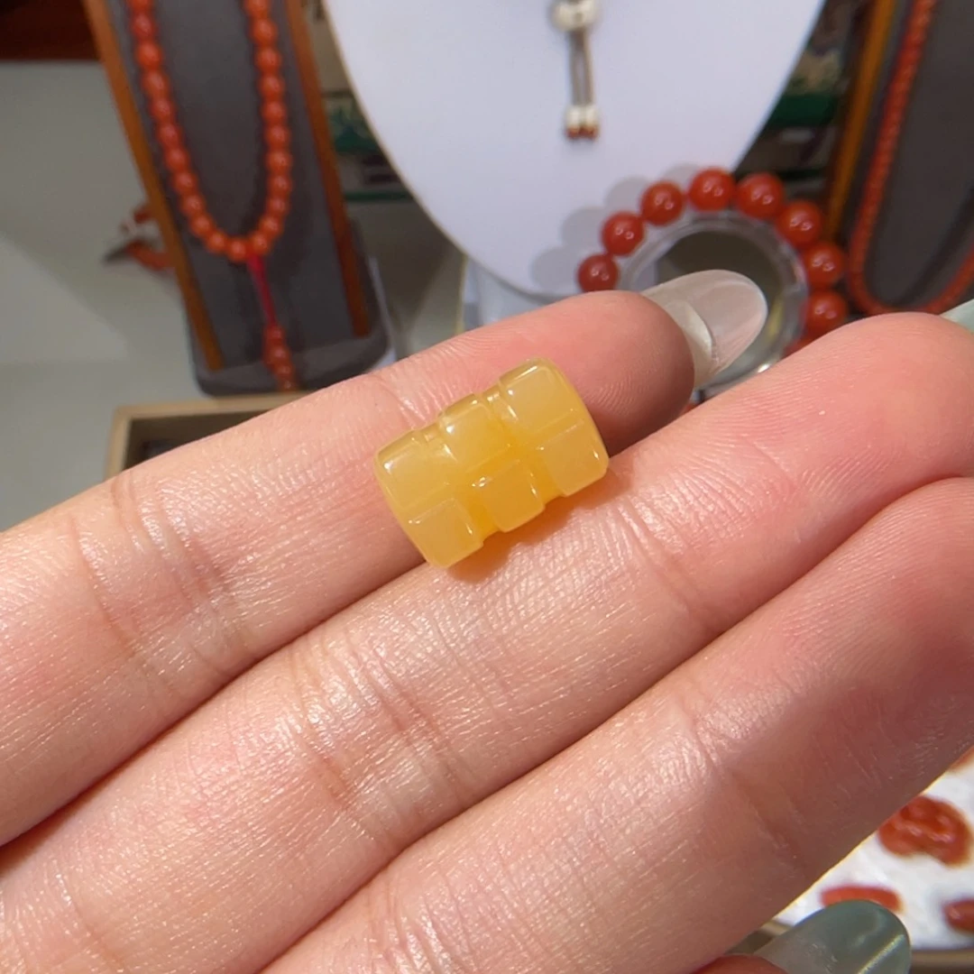 石英质玉（黄龙玉）未镶嵌缅黄 玉琮13.5x8.7，不退换
