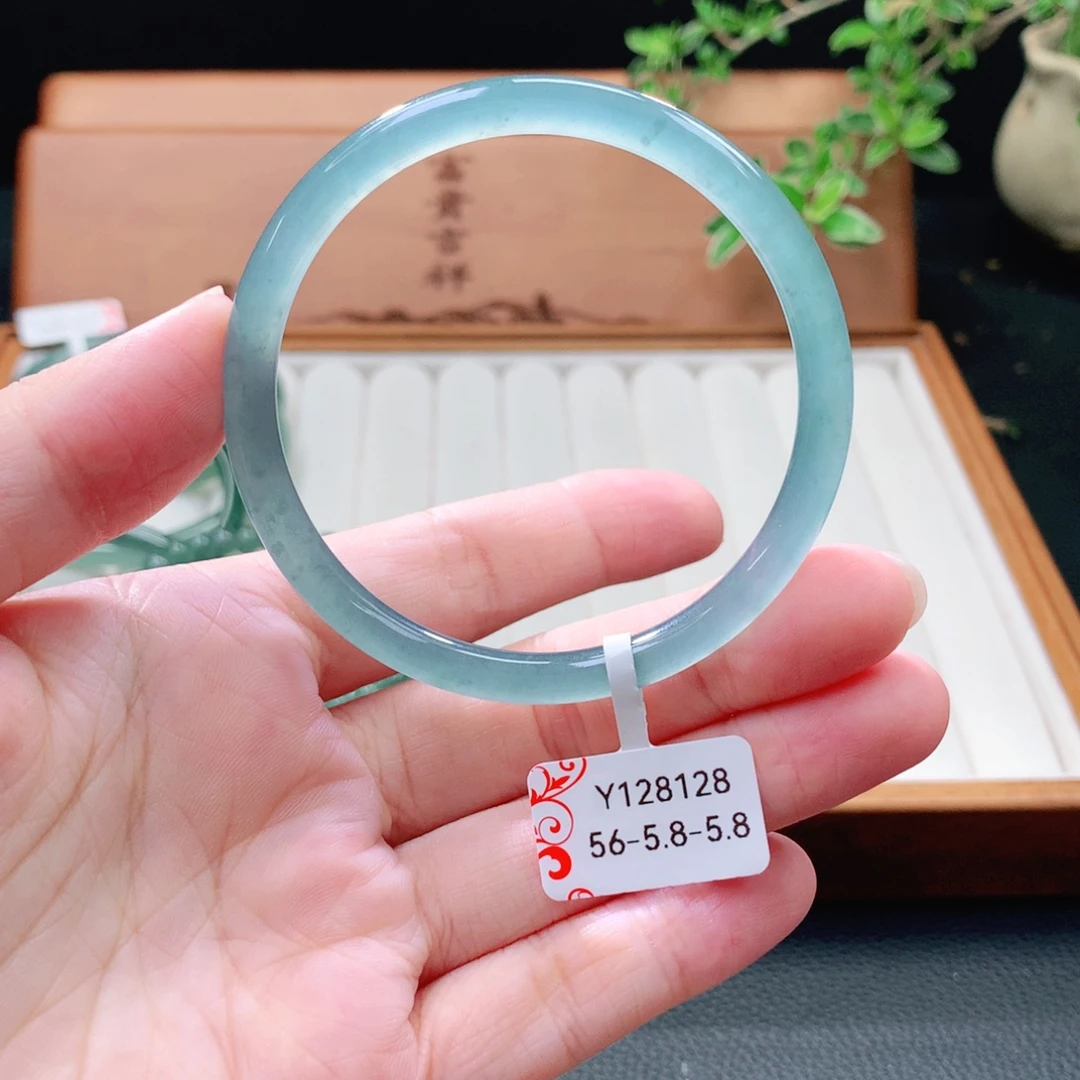 未镶嵌手镯（圆镯）翡翠