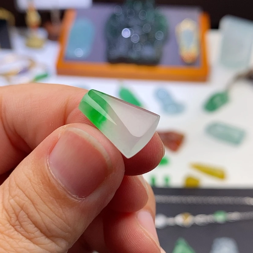 【闪购商品】未镶嵌定制翡翠裸石