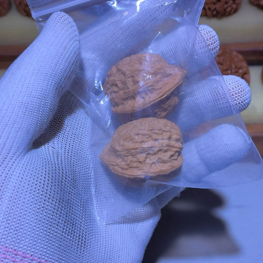 逢***春文玩核桃吊坠凤凰鸡心