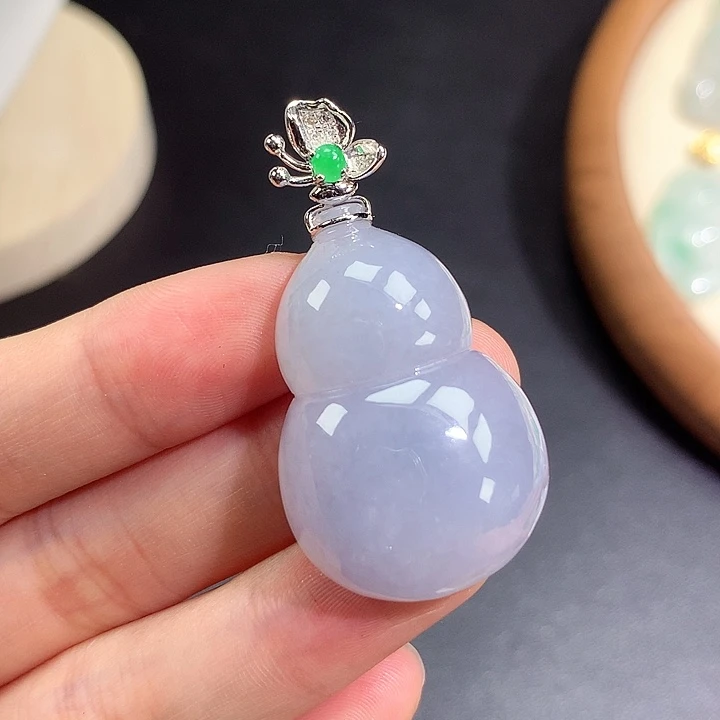 翡翠18K金镶嵌颈饰葫芦