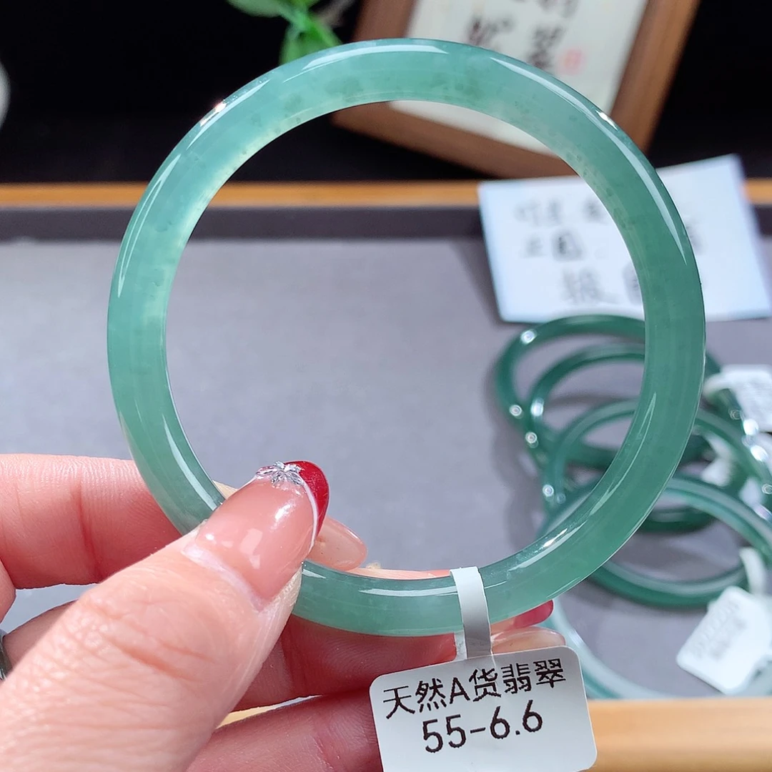 翡翠手镯（圆镯）未镶嵌