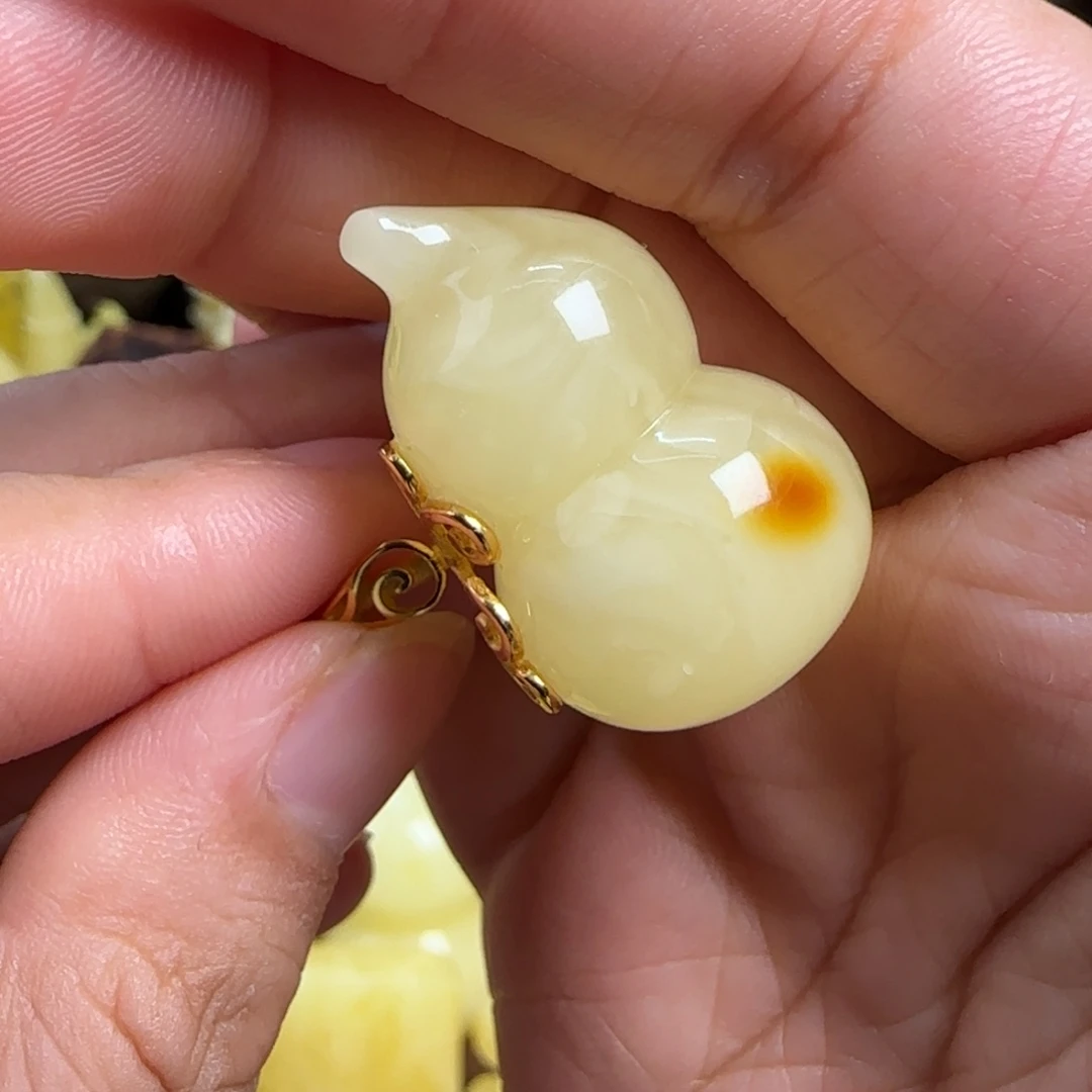 蜜蜡未镶嵌珠宝奇石