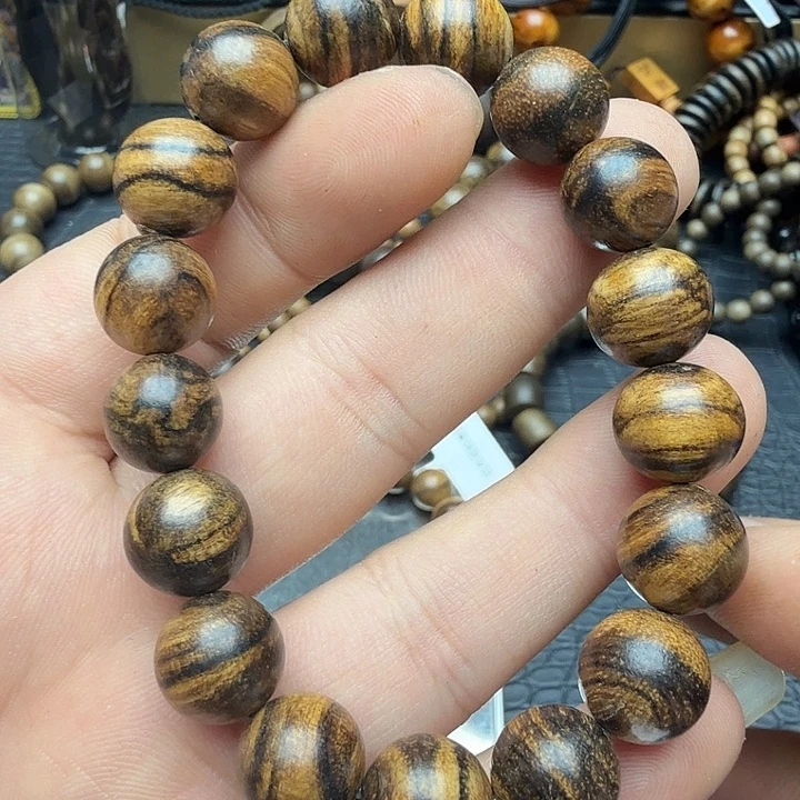 沉香沉香碎屑巴布亚贡木