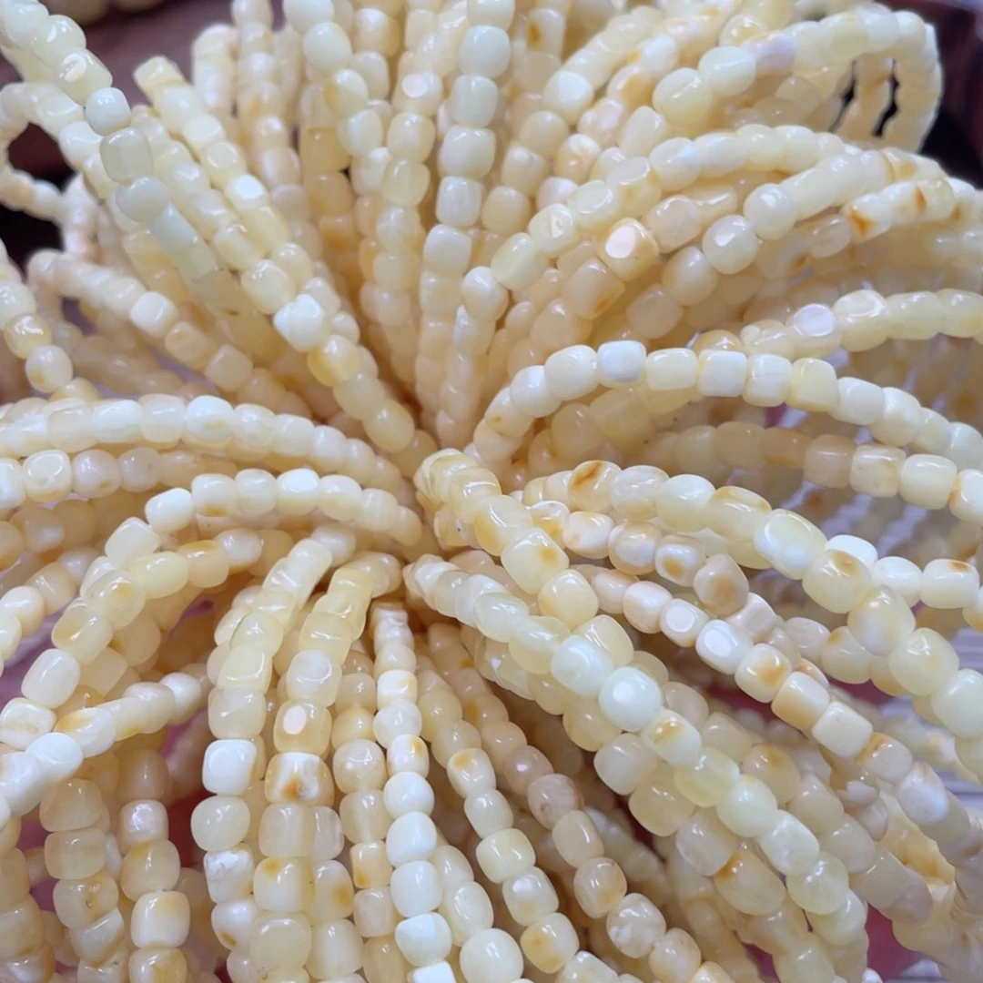 蜜蜡未镶嵌裸石多样性发其中一个