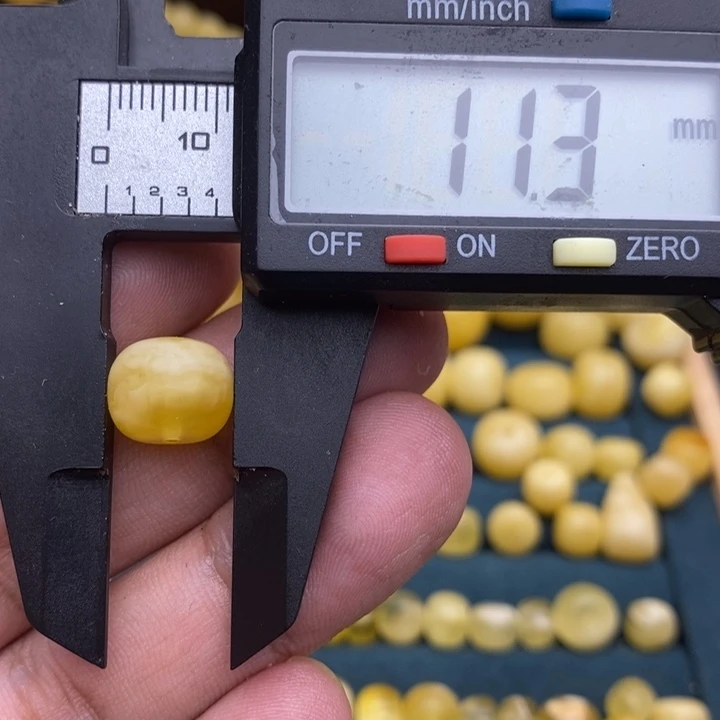 琥珀未镶嵌裸石36号11.4*9.2瑕