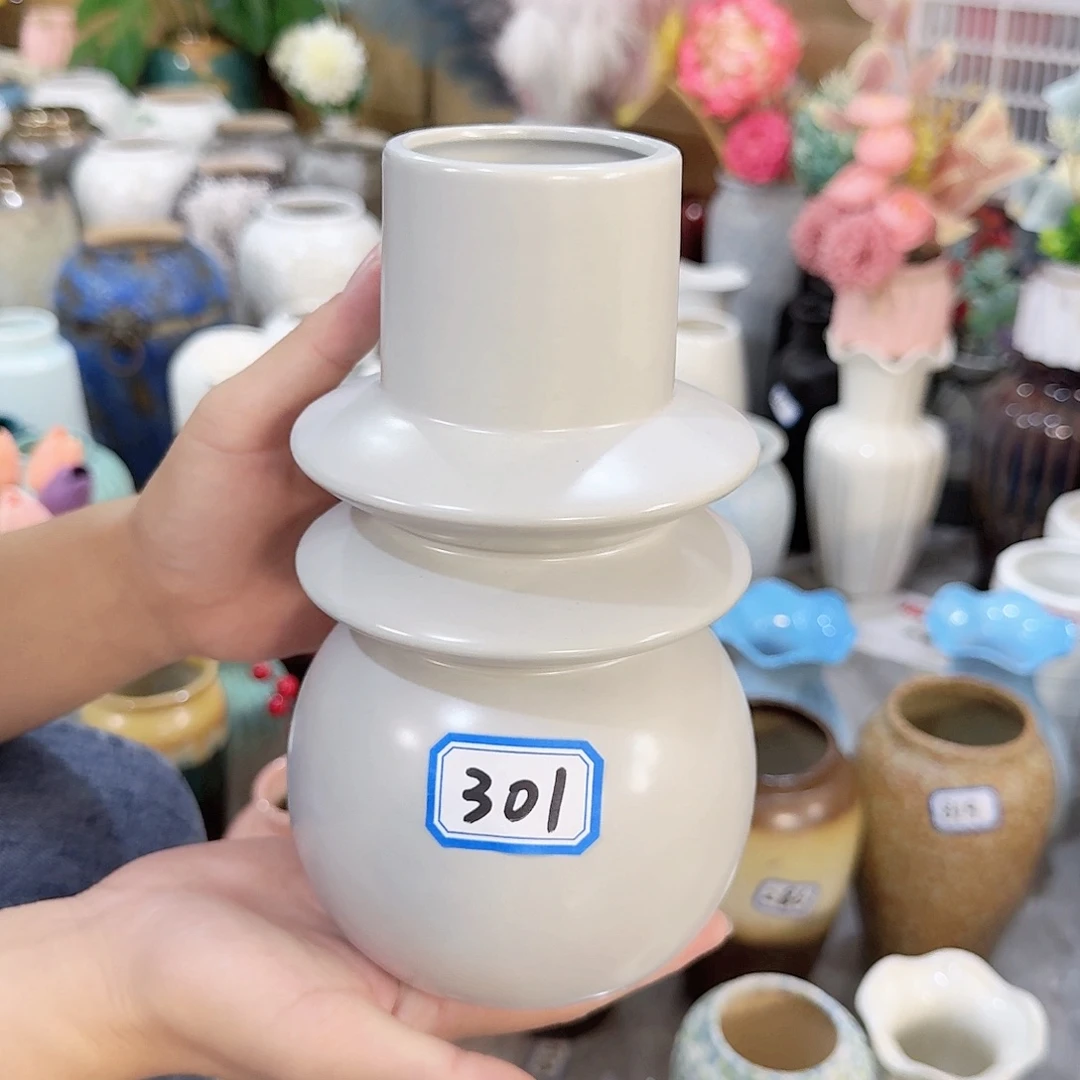 301号陶瓷高19.5厘米微瑕一个
