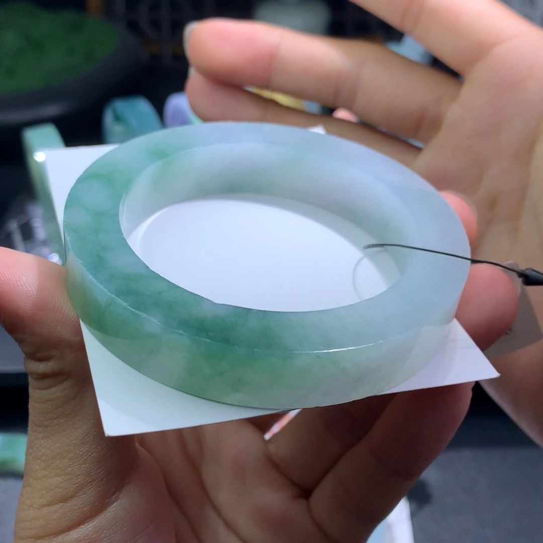 未镶嵌翡翠手镯定制翡翠
