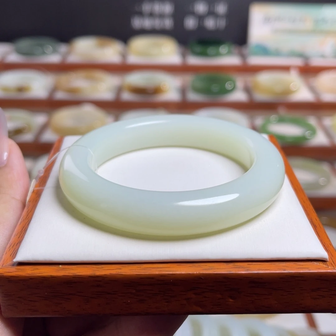 【闪购商品】未镶嵌手镯和田玉
