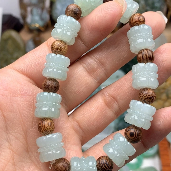 颈饰未镶嵌翡翠手串