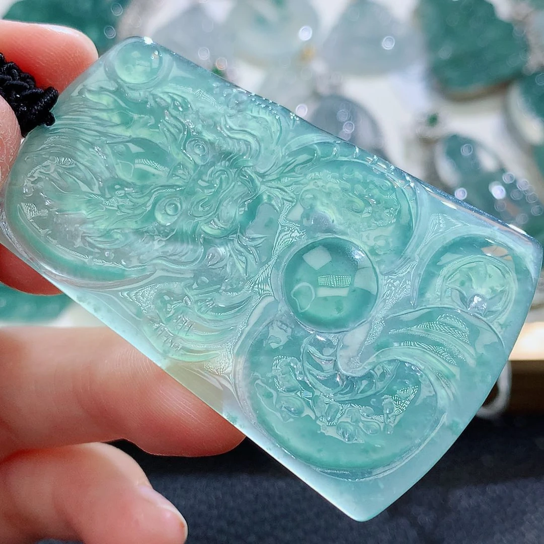 翡翠挂件未镶嵌翡翠