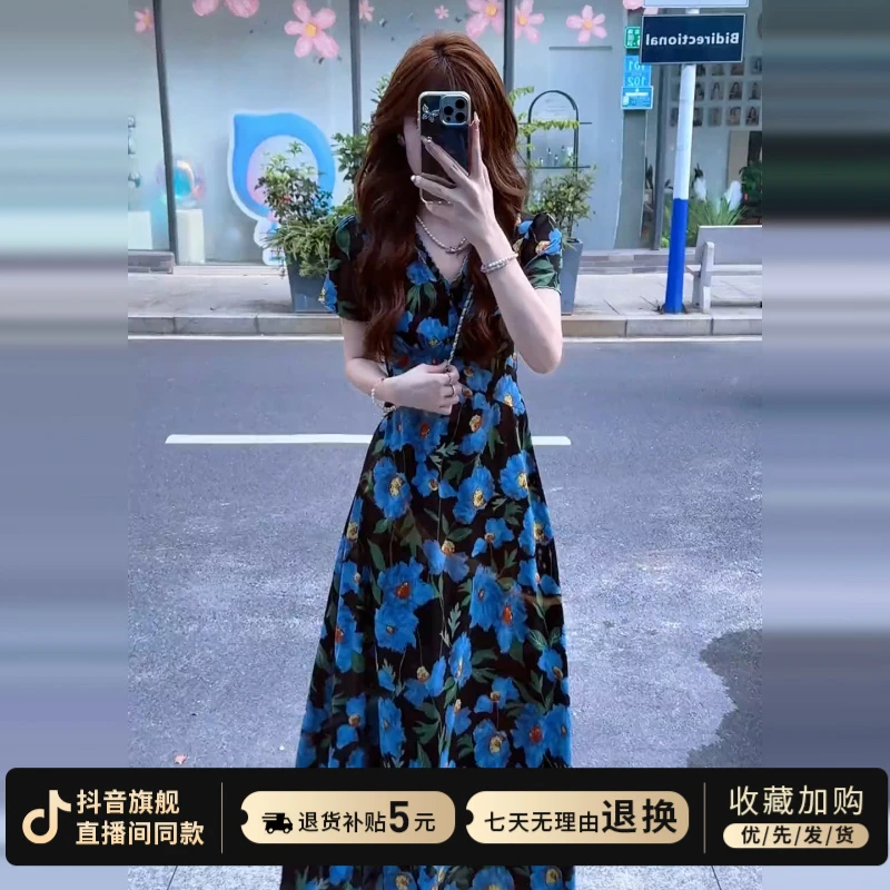 法式复古v领碎花连衣裙子女夏季2025新款海边度假高级感气质长裙